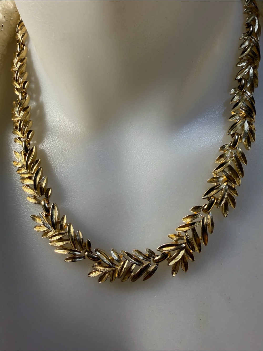 Vintage Trifari Gold Leaf Link Necklace
